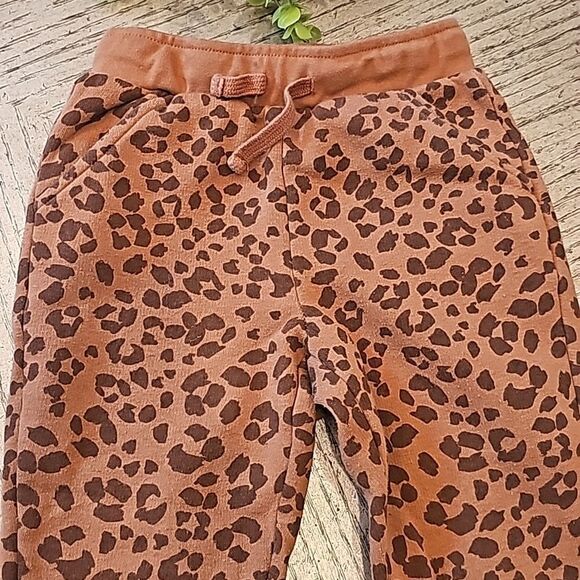 Leopard sweatpant joggers size 4 - Picture 3 of 12